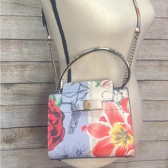 Salvatore Ferragamo Vara Bow Crossbody - Picture 2 of 14